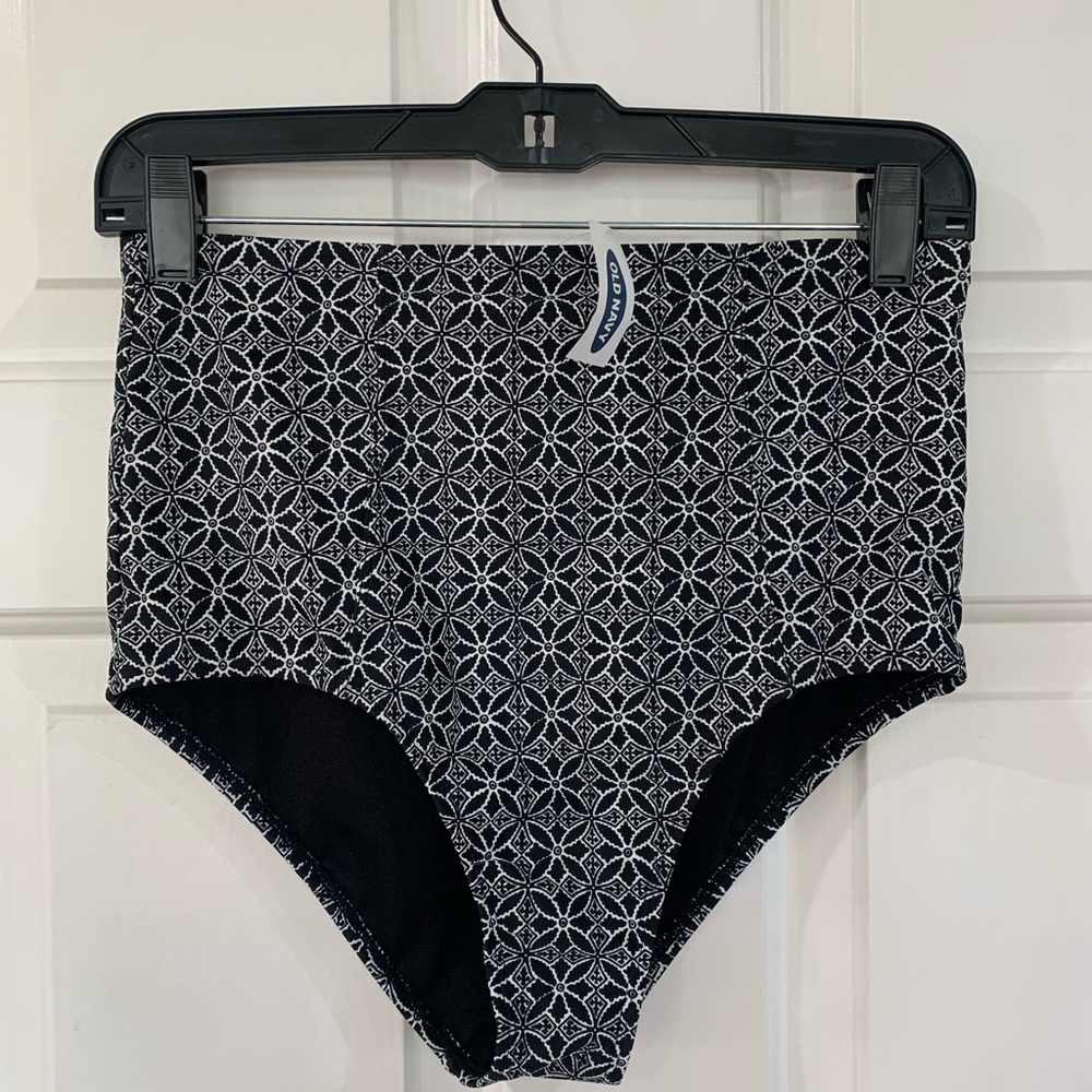 Old Navy Black and White Patterned Women's Swim Bottoms sz M